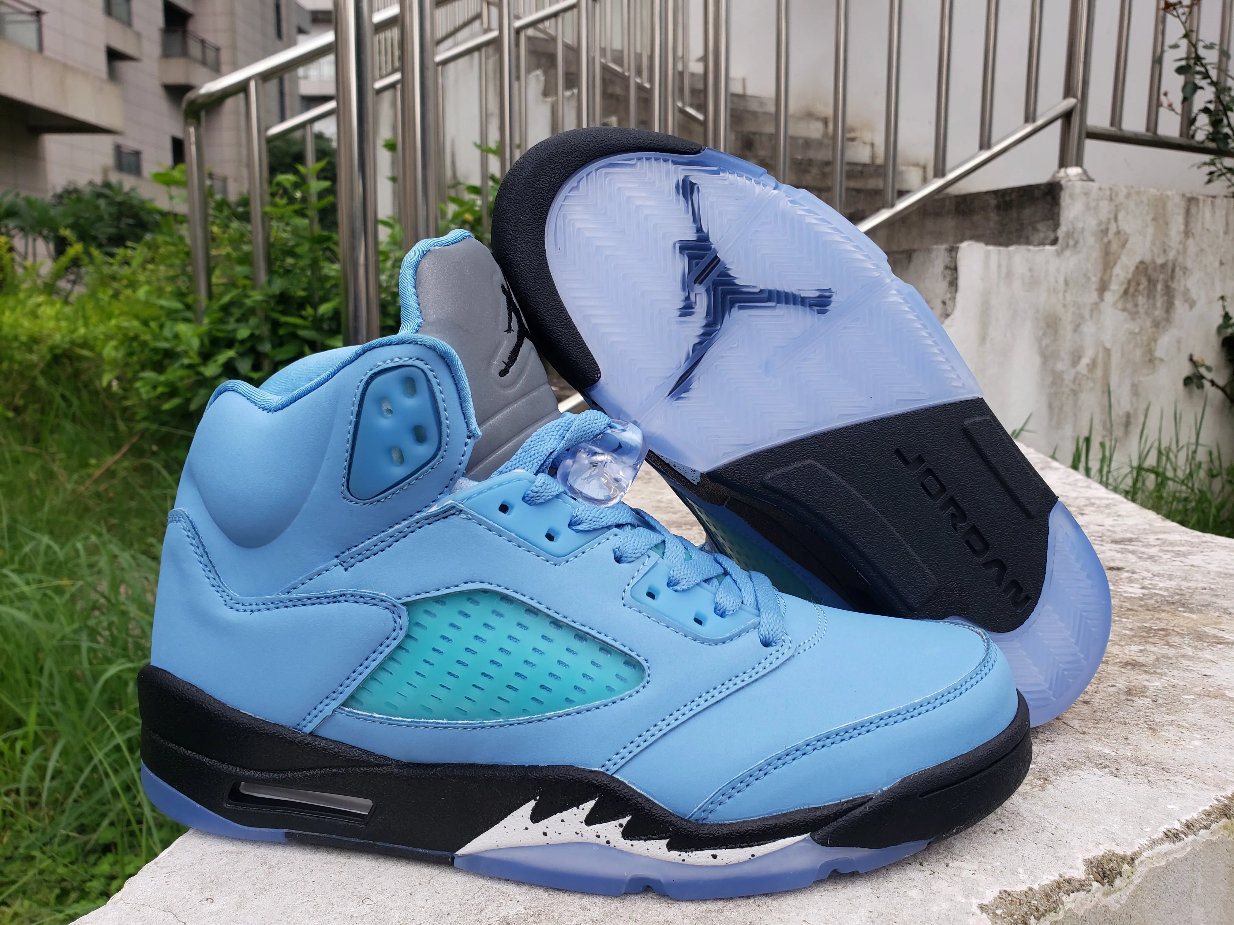 Air Jordan 5 "University Blue"