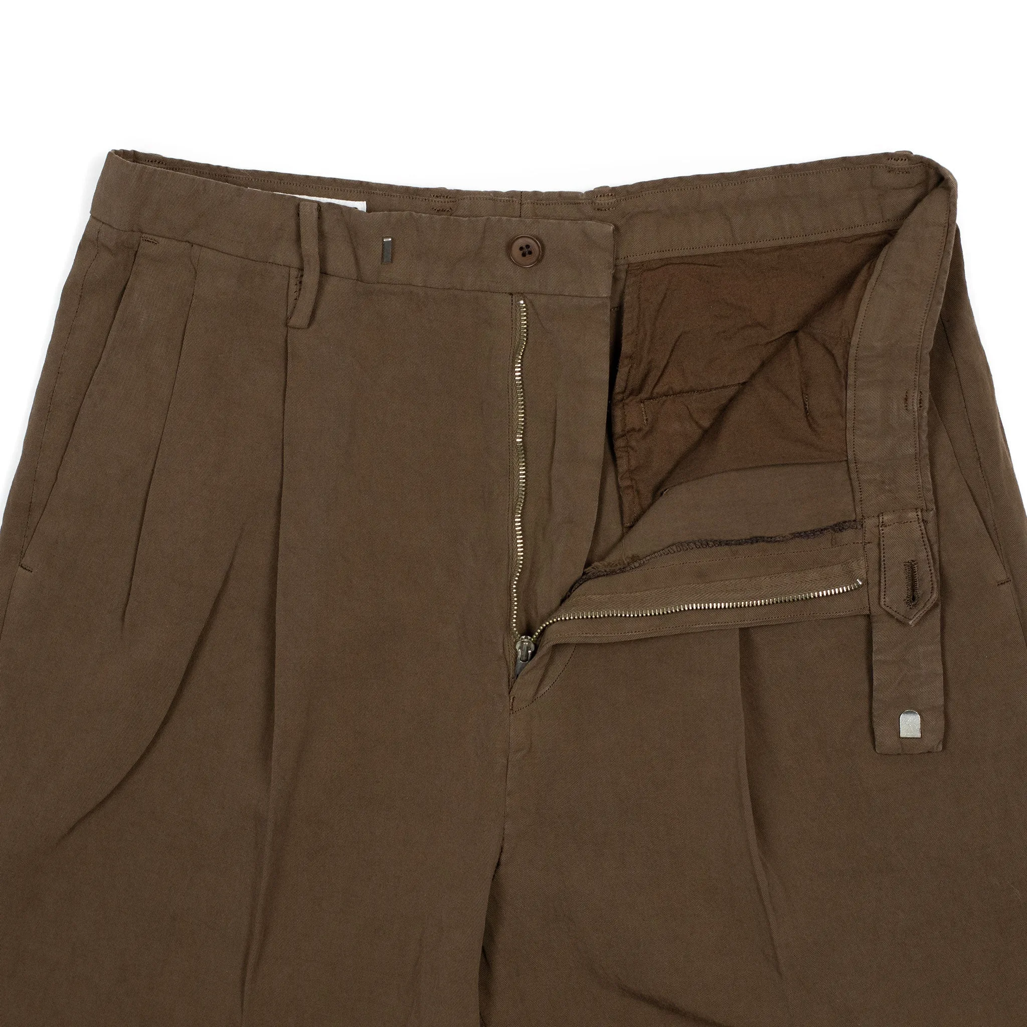 Double pleated trousers in cocoa brown cotton linen (separates)