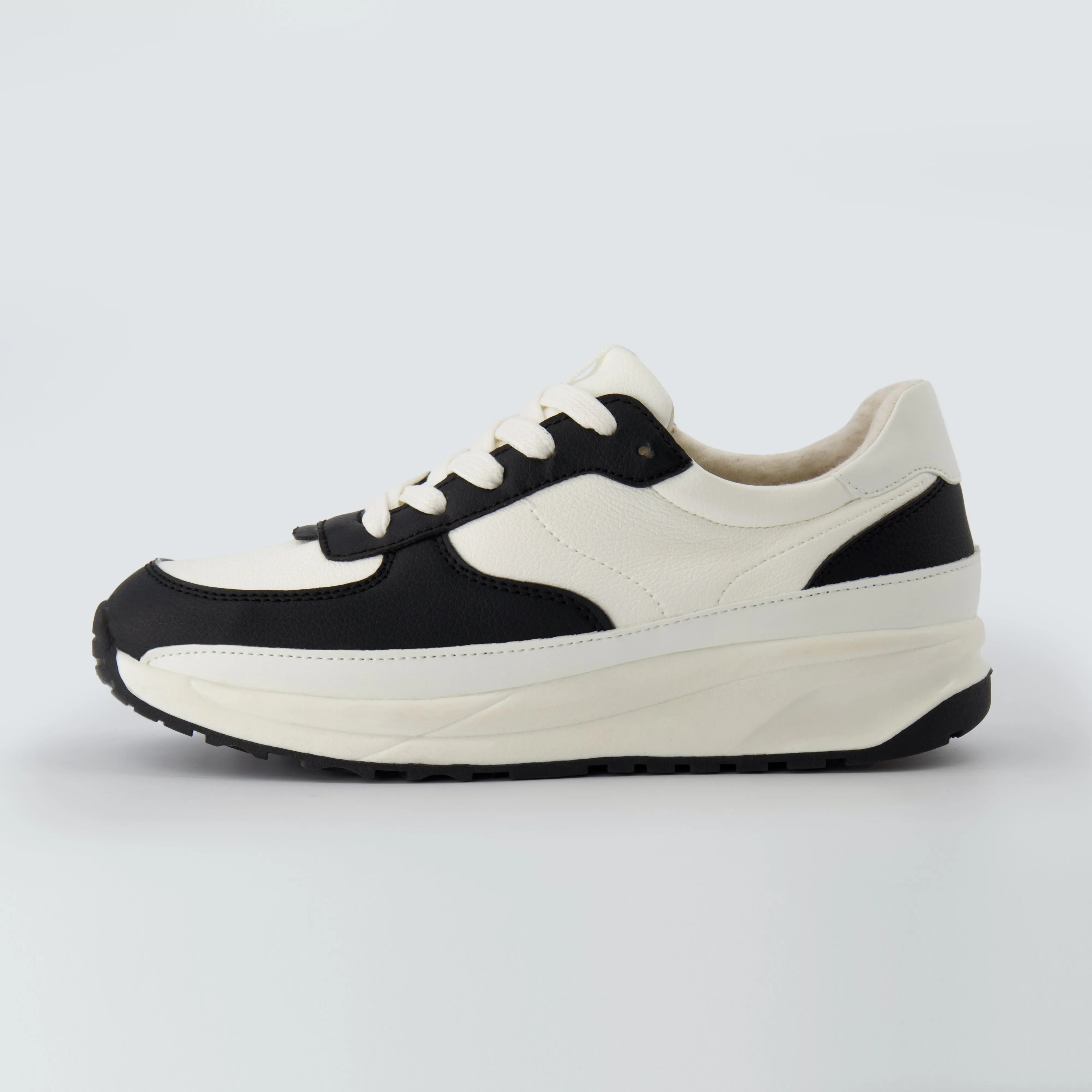 Score Lace-up Sneaker