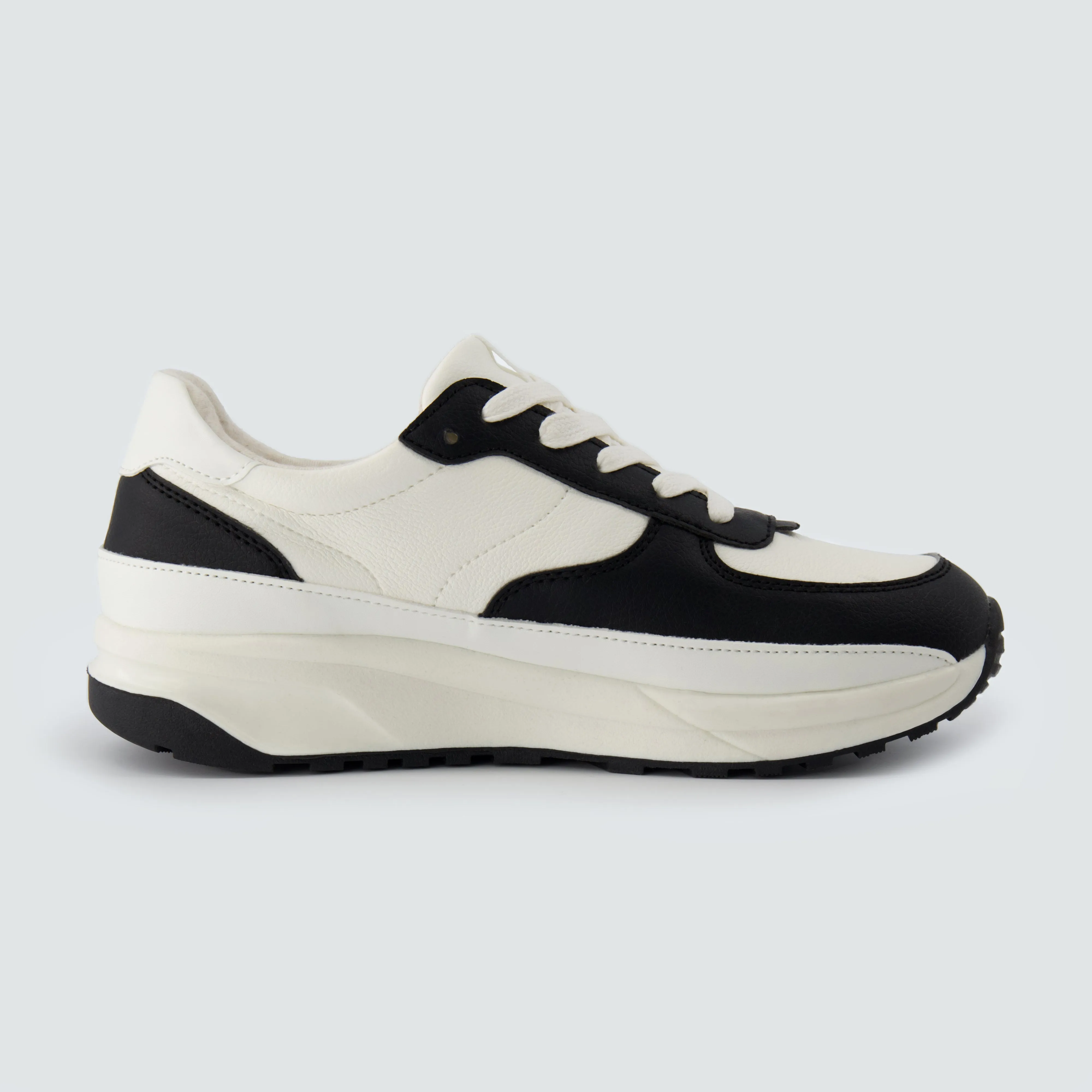 Score Lace-up Sneaker